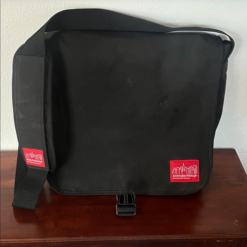 Manhattan Portage Expandable Messenger DJ Computer Bag in Black